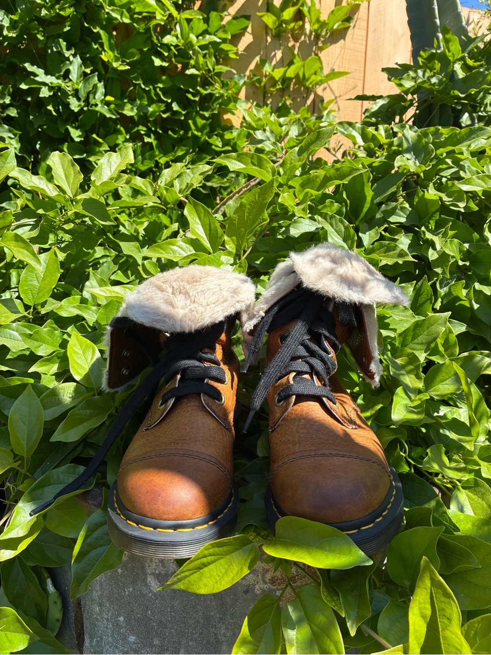 Dr. Martens Brown Leather Lace-Up Women's  Boots with Shearling Liner - Picture 5 of 6
